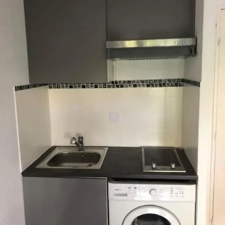 Studio, Proche Toute Commodite * Fréjus