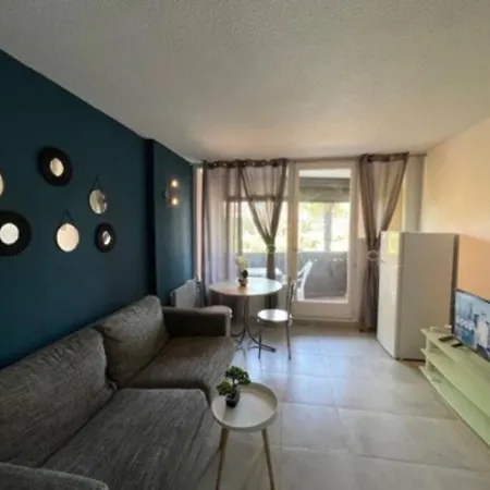 Studio, Proche Toute Commodite Apartmán Fréjus