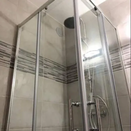 Studio, Proche Toute Commodite Fréjus